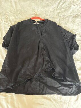 Hackwith Design House Oversized Top Black V neck Large